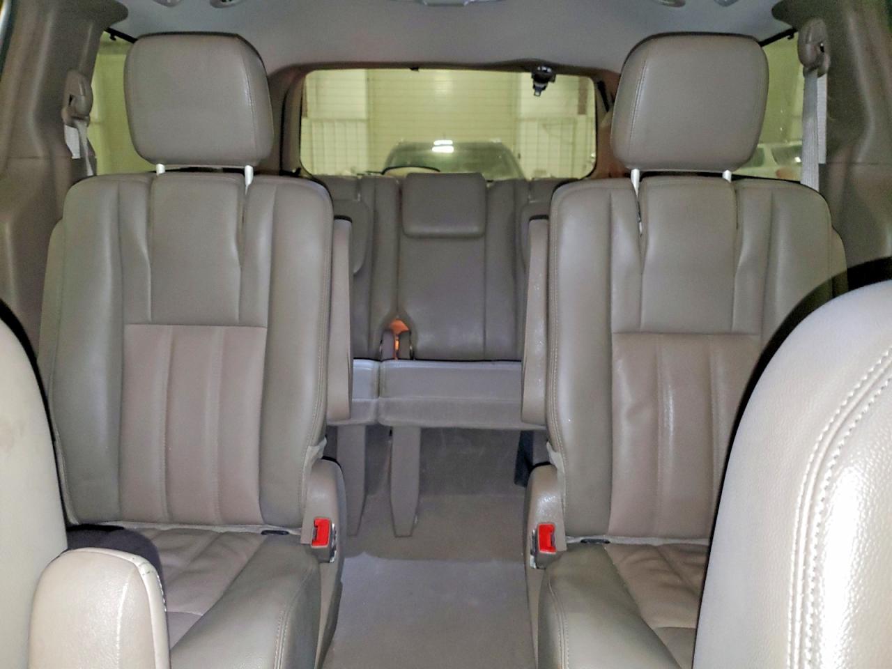 2012 CHRYSLER TOWN & COUNTRY TOURING L photo 10