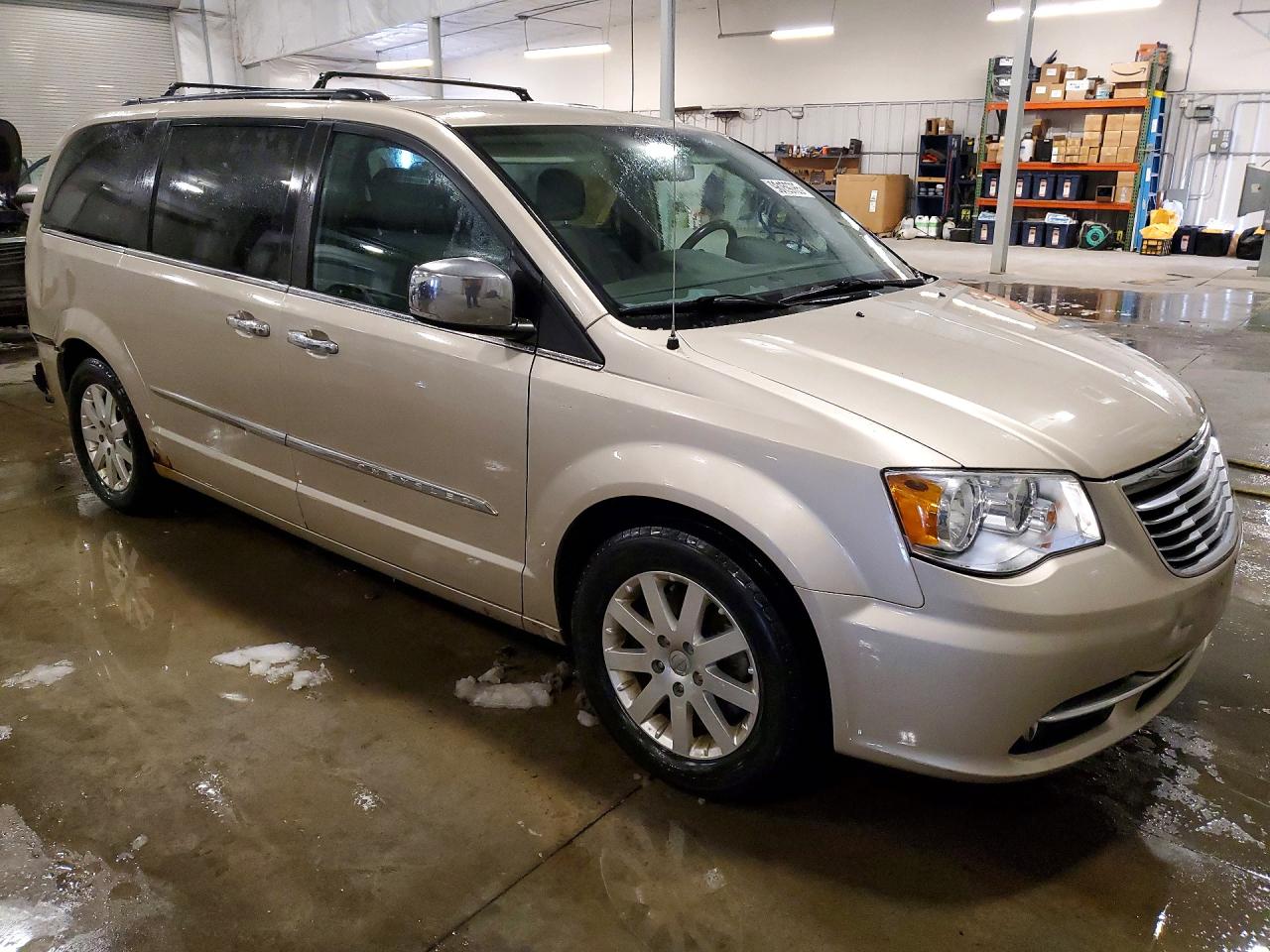 2012 CHRYSLER TOWN & COUNTRY TOURING L photo 4