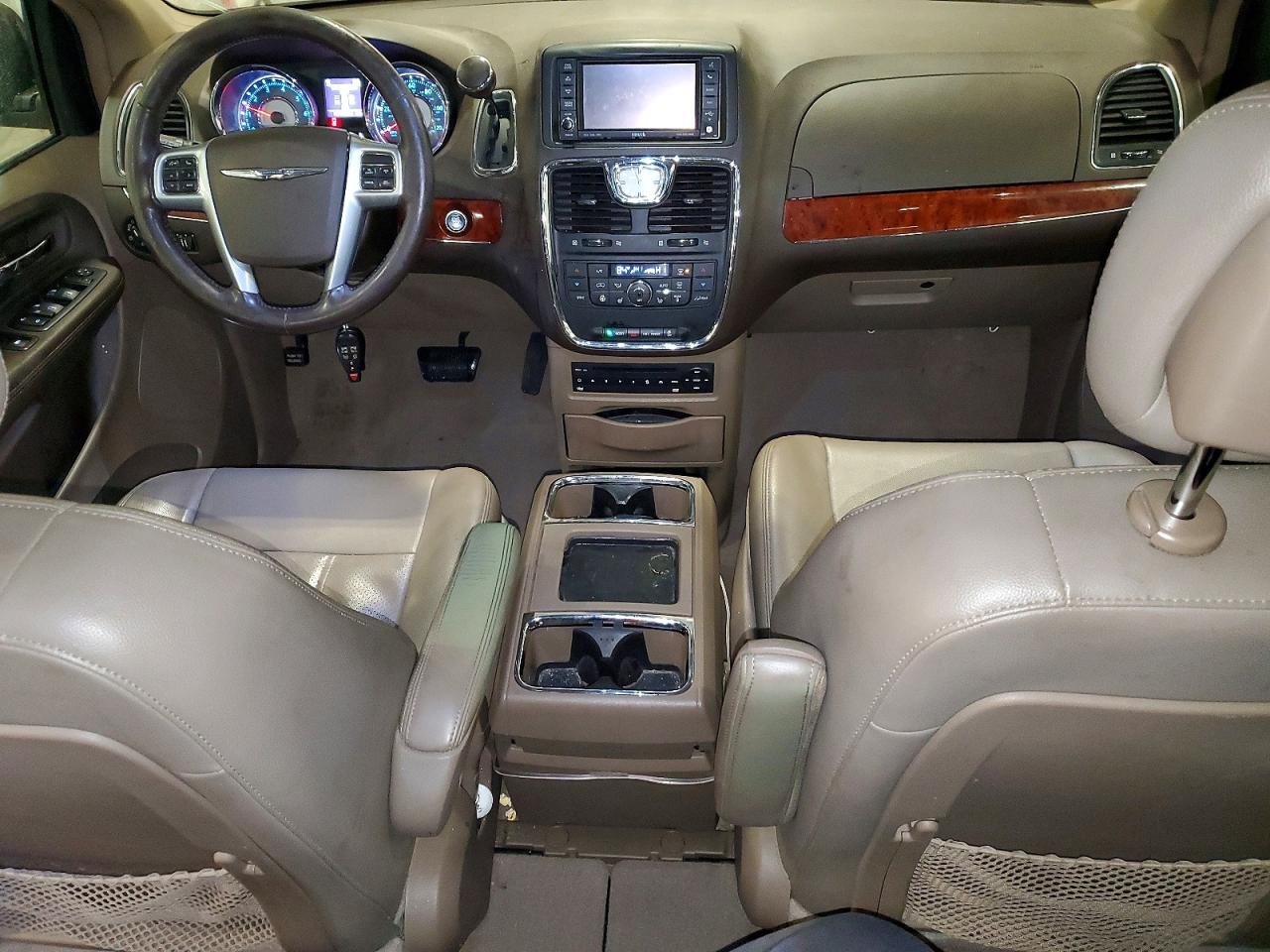 2012 CHRYSLER TOWN & COUNTRY TOURING L photo 8