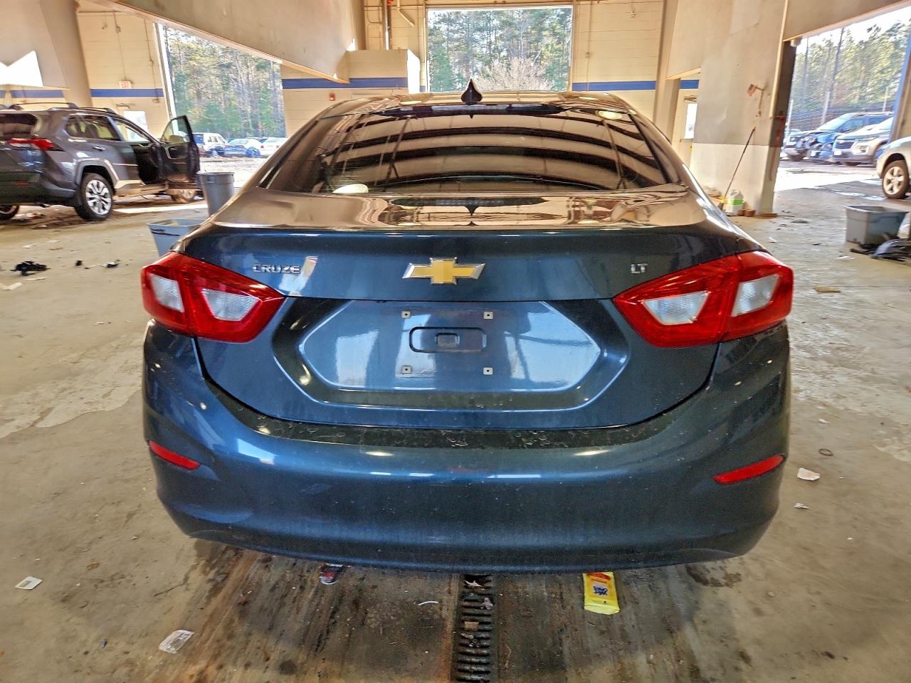 2017 CHEVROLET CRUZE LT photo 6