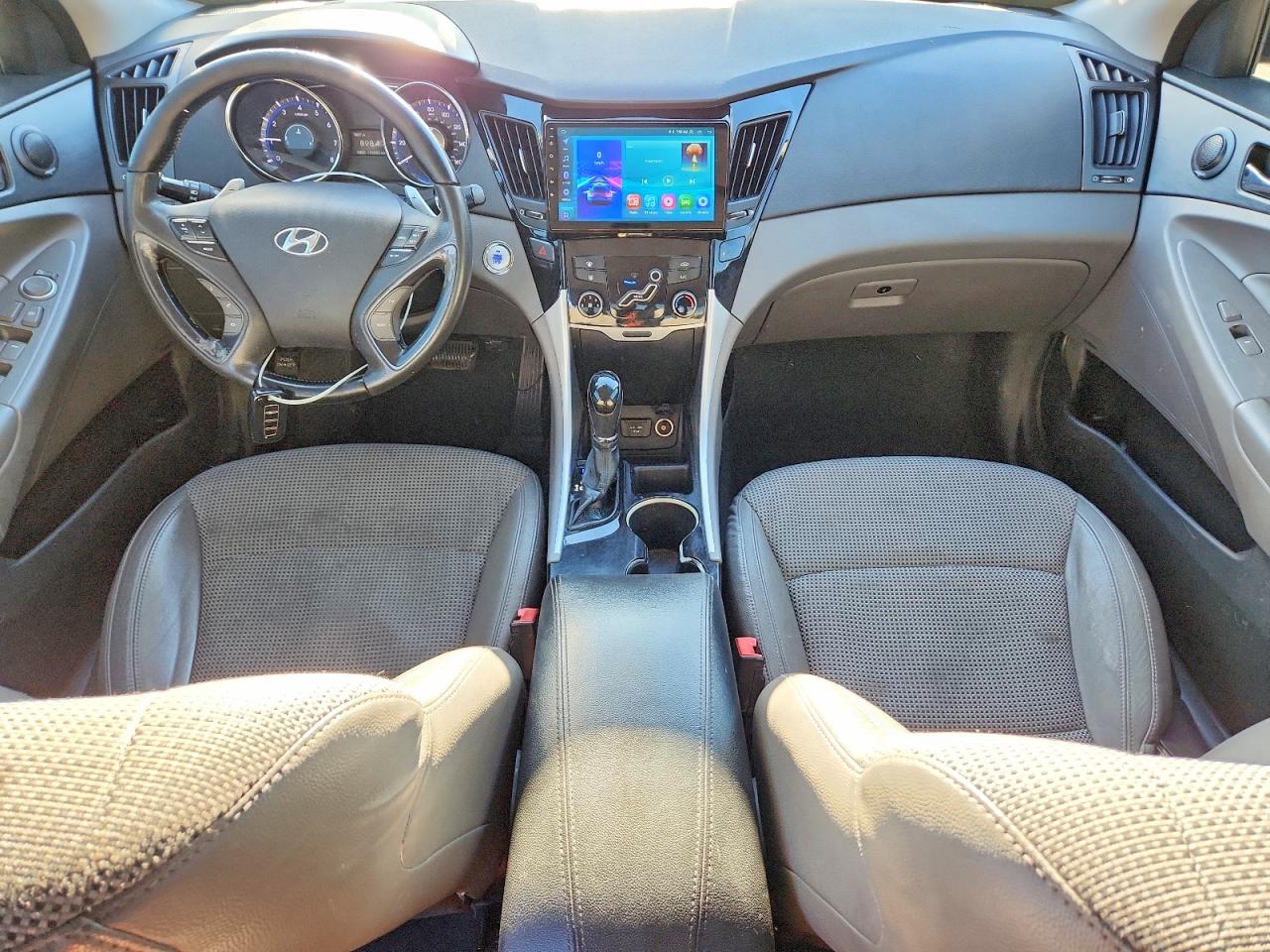 2011 HYUNDAI SONATA SE photo 8