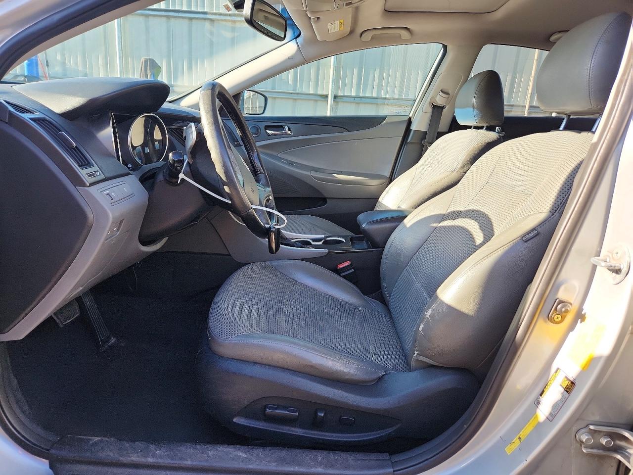 2011 HYUNDAI SONATA SE photo 7