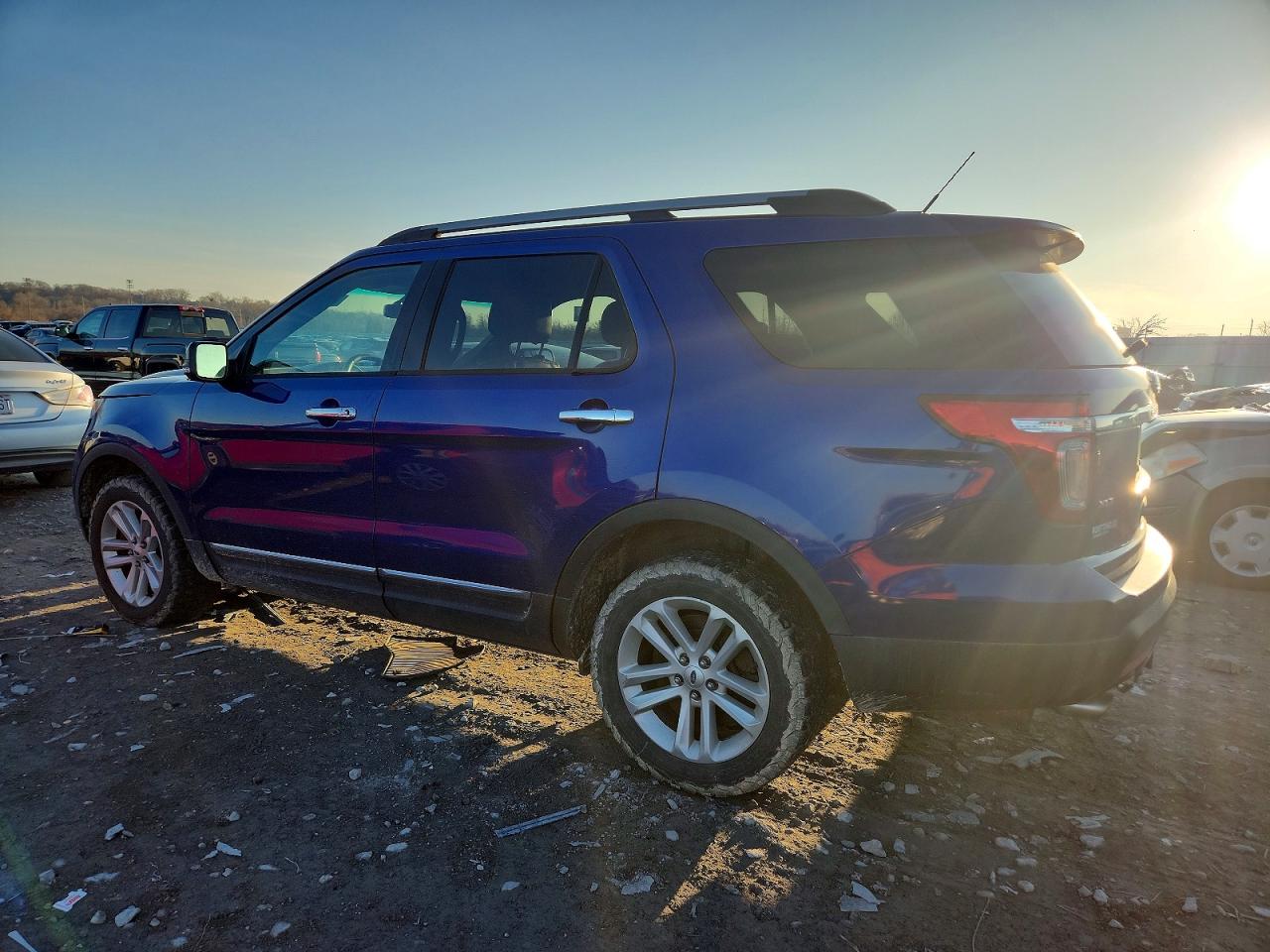 2014 FORD EXPLORER XLT photo 2