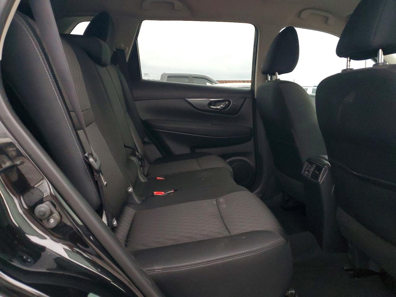 2018 NISSAN ROGUE S photo 11