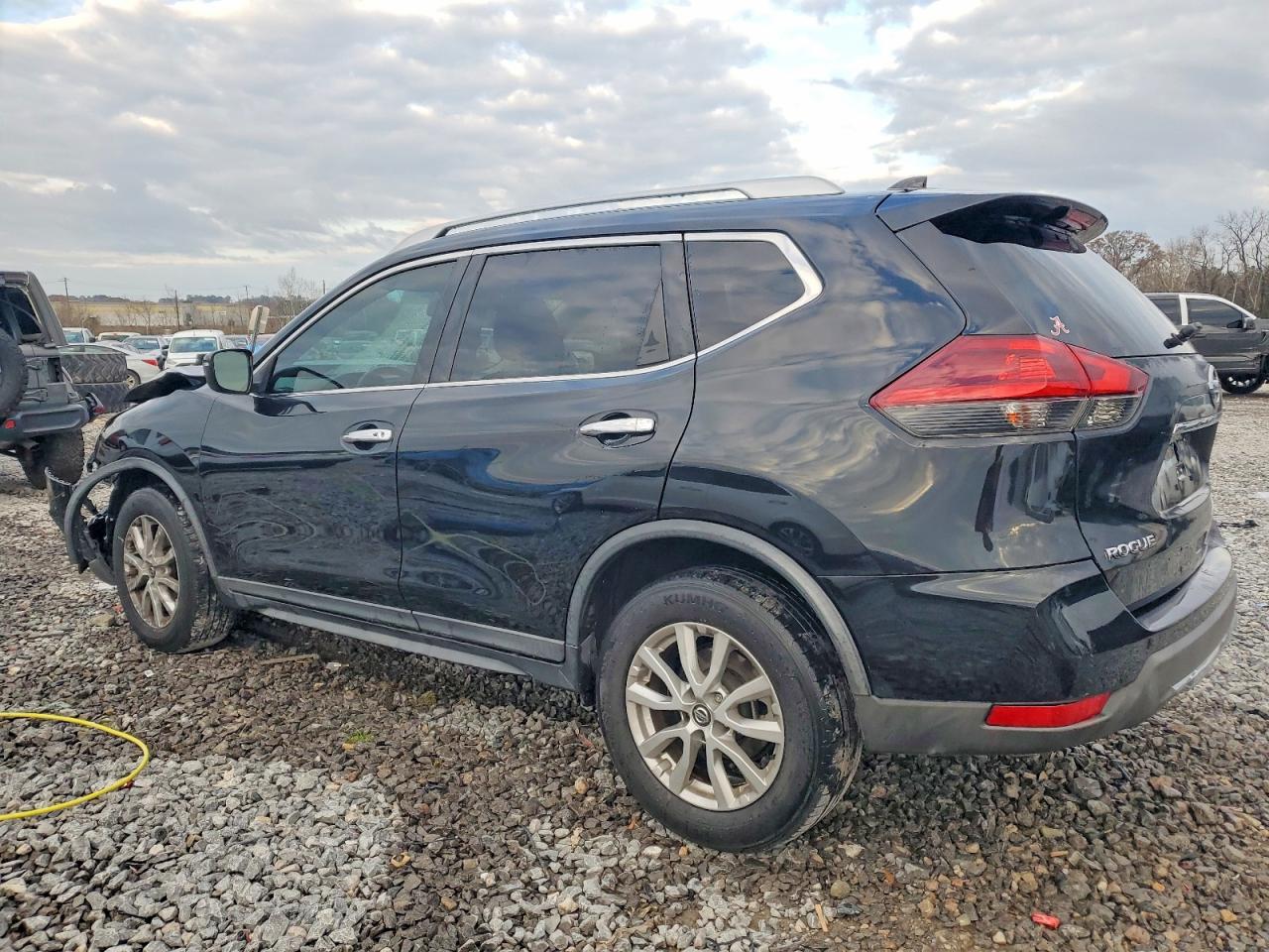 2018 NISSAN ROGUE S photo 2