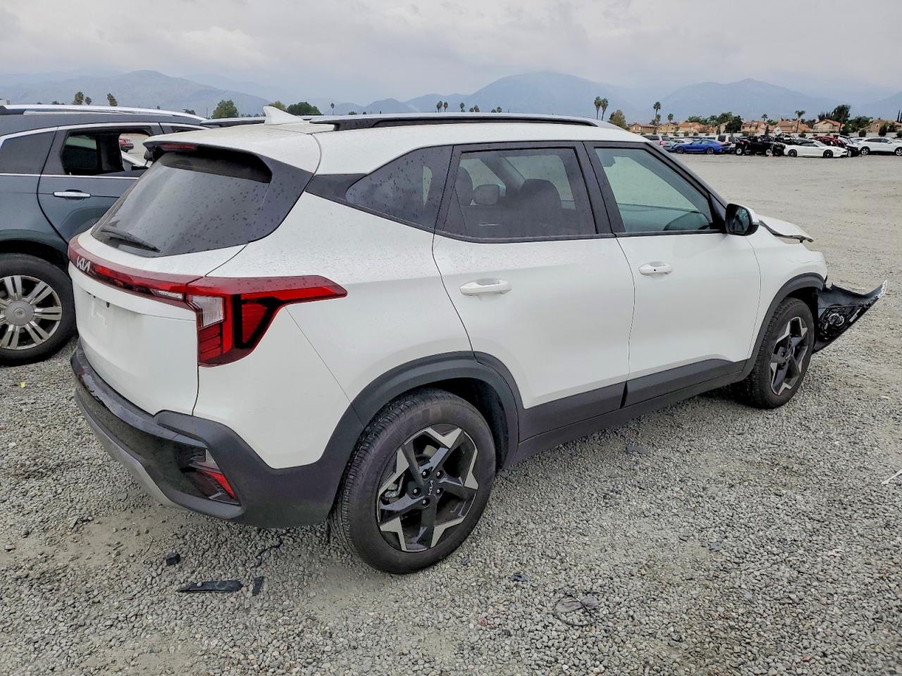 2025 KIA SELTOS S photo 3