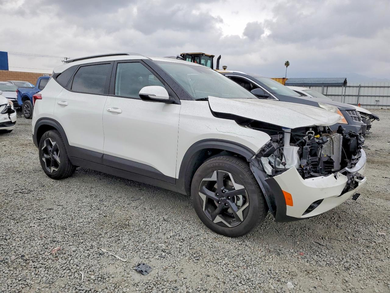 2025 KIA SELTOS S photo 4