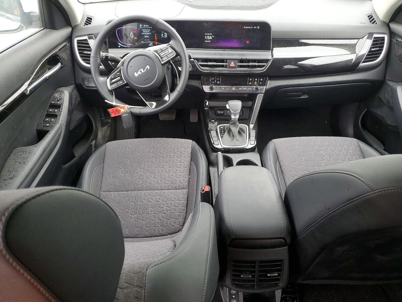 2025 KIA SELTOS S photo 8