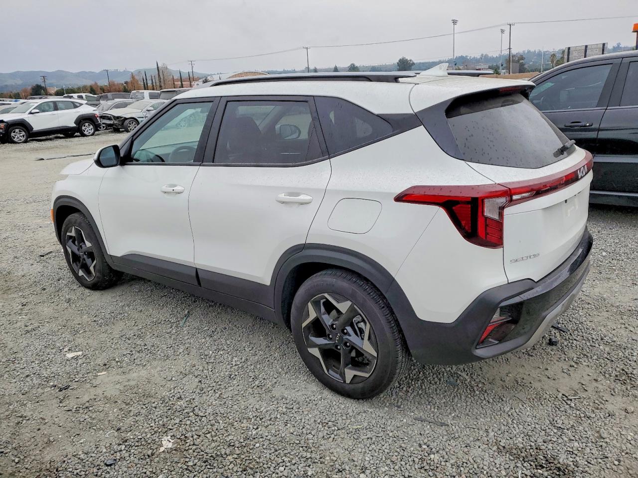 2025 KIA SELTOS S photo 2