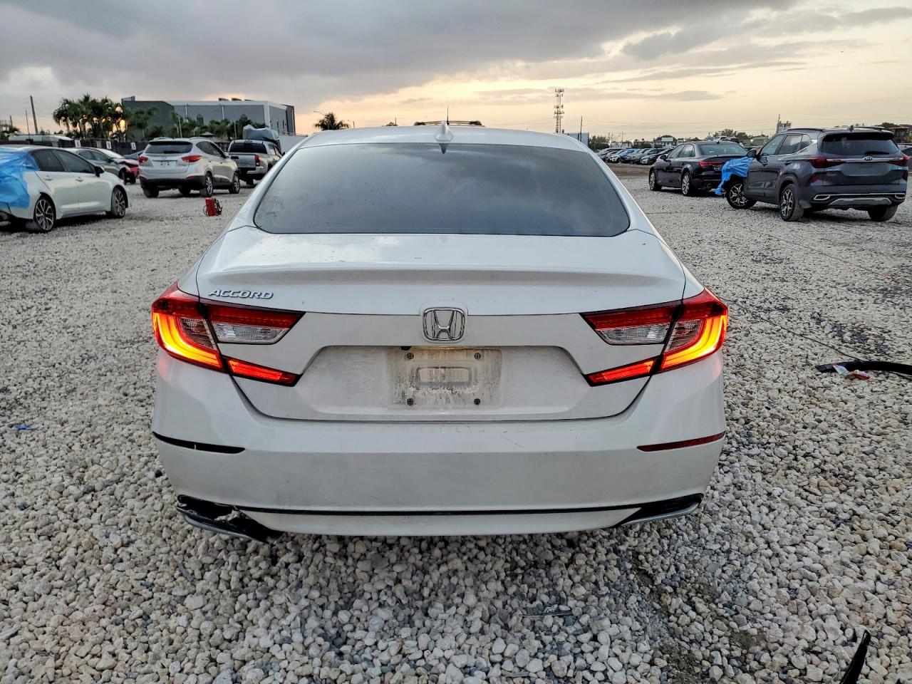 2018 HONDA ACCORD LX photo 6