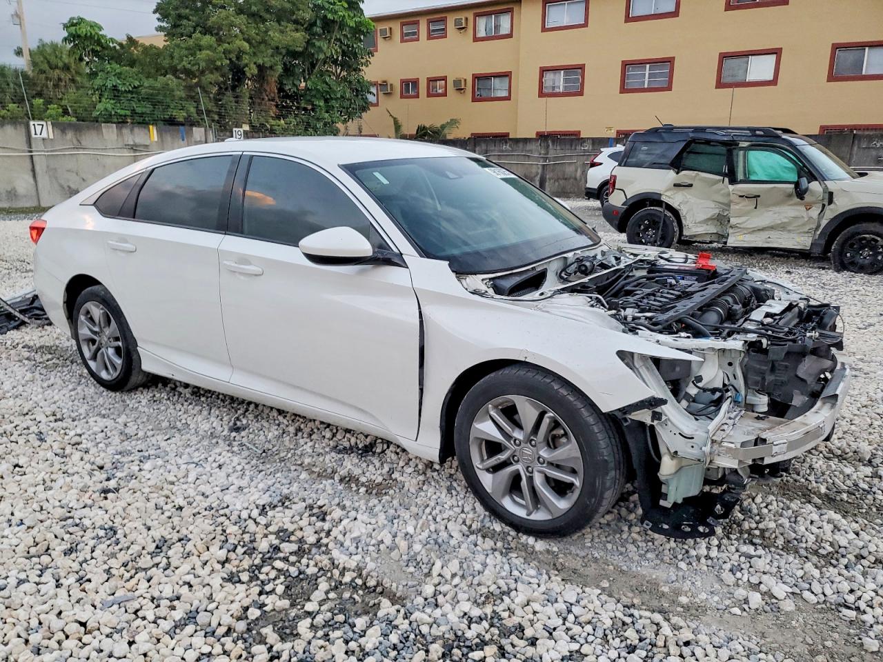 2018 HONDA ACCORD LX photo 4