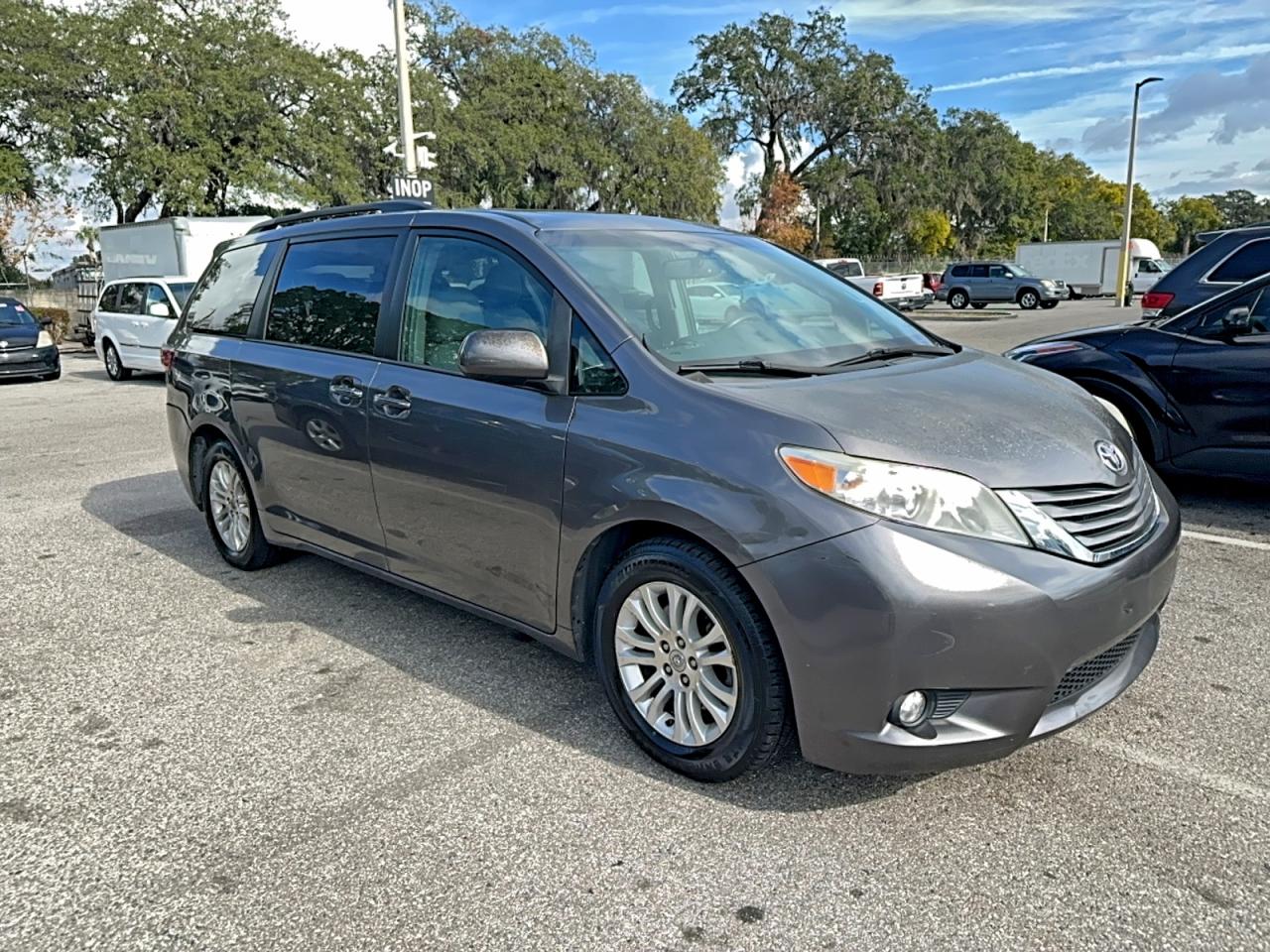 2017 TOYOTA SIENNA