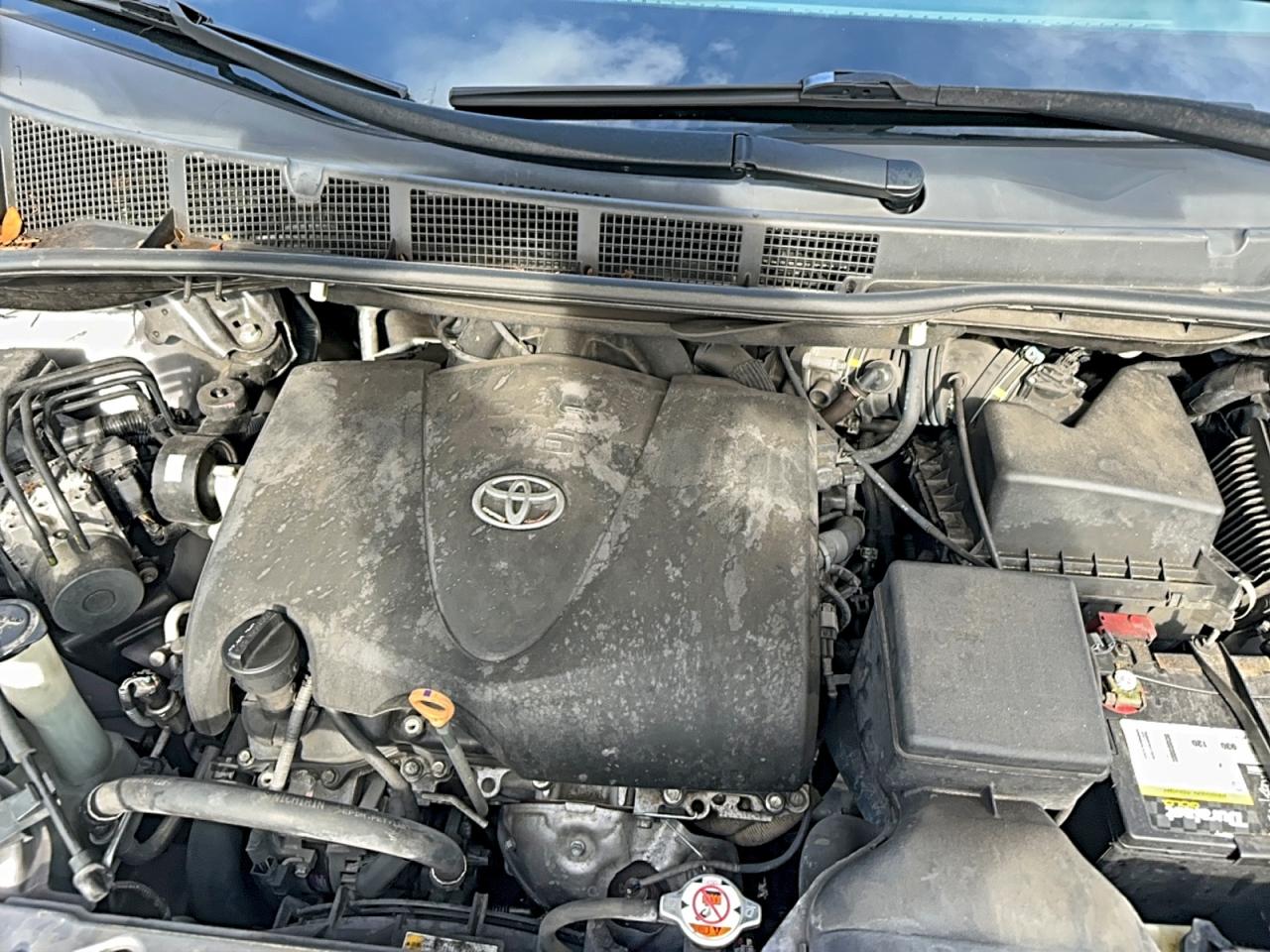 2017 TOYOTA SIENNA XLE photo 7