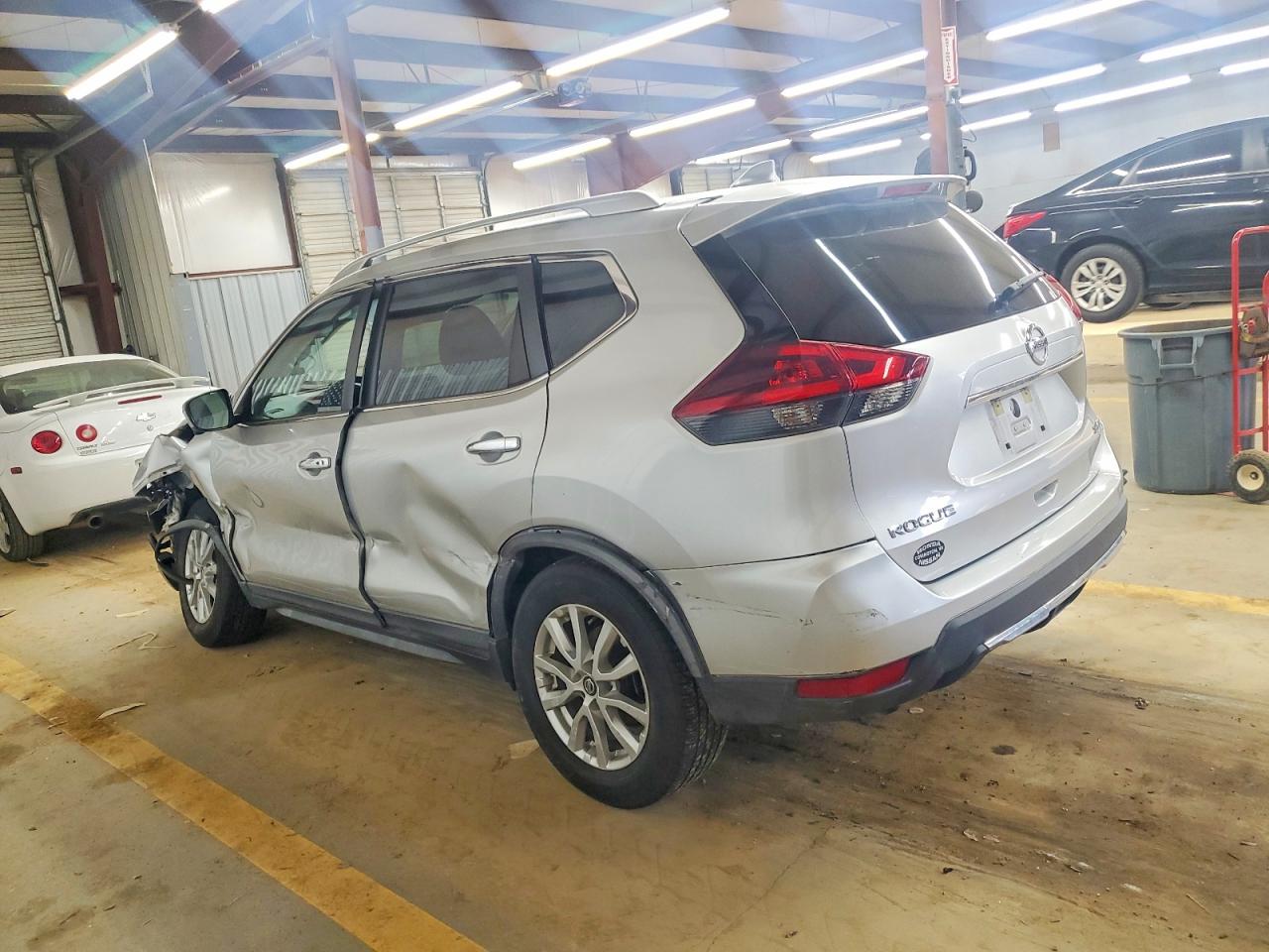 2018 NISSAN ROGUE S photo 2
