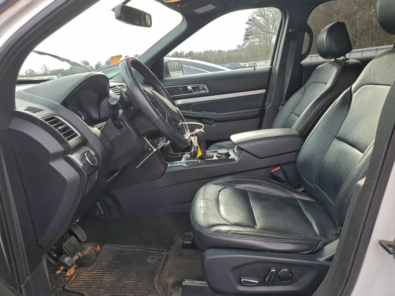 2017 FORD EXPLORER XLT photo 7