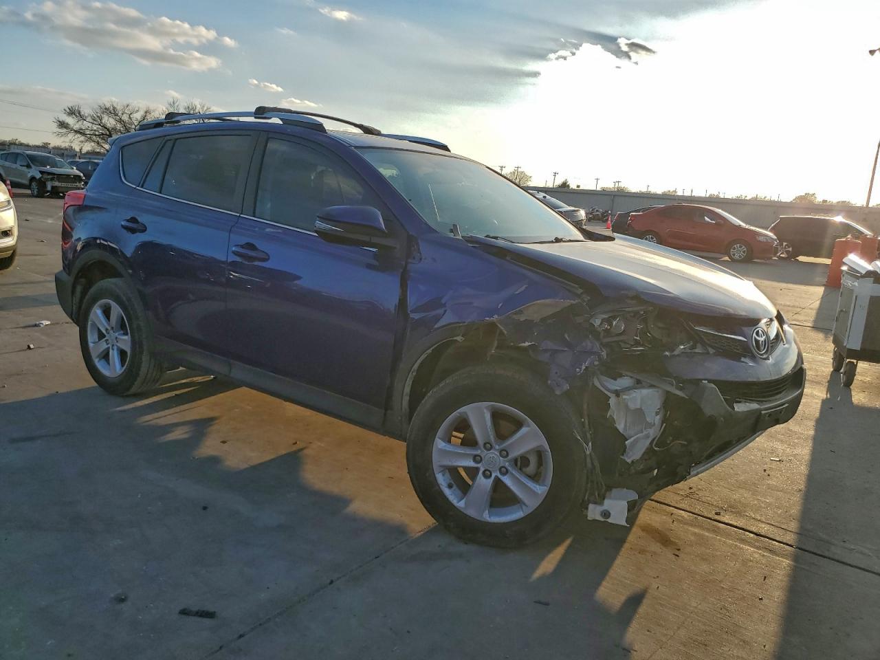 2014 TOYOTA RAV4 XLE photo 4