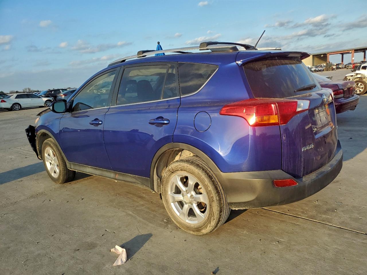 2014 TOYOTA RAV4 XLE photo 2