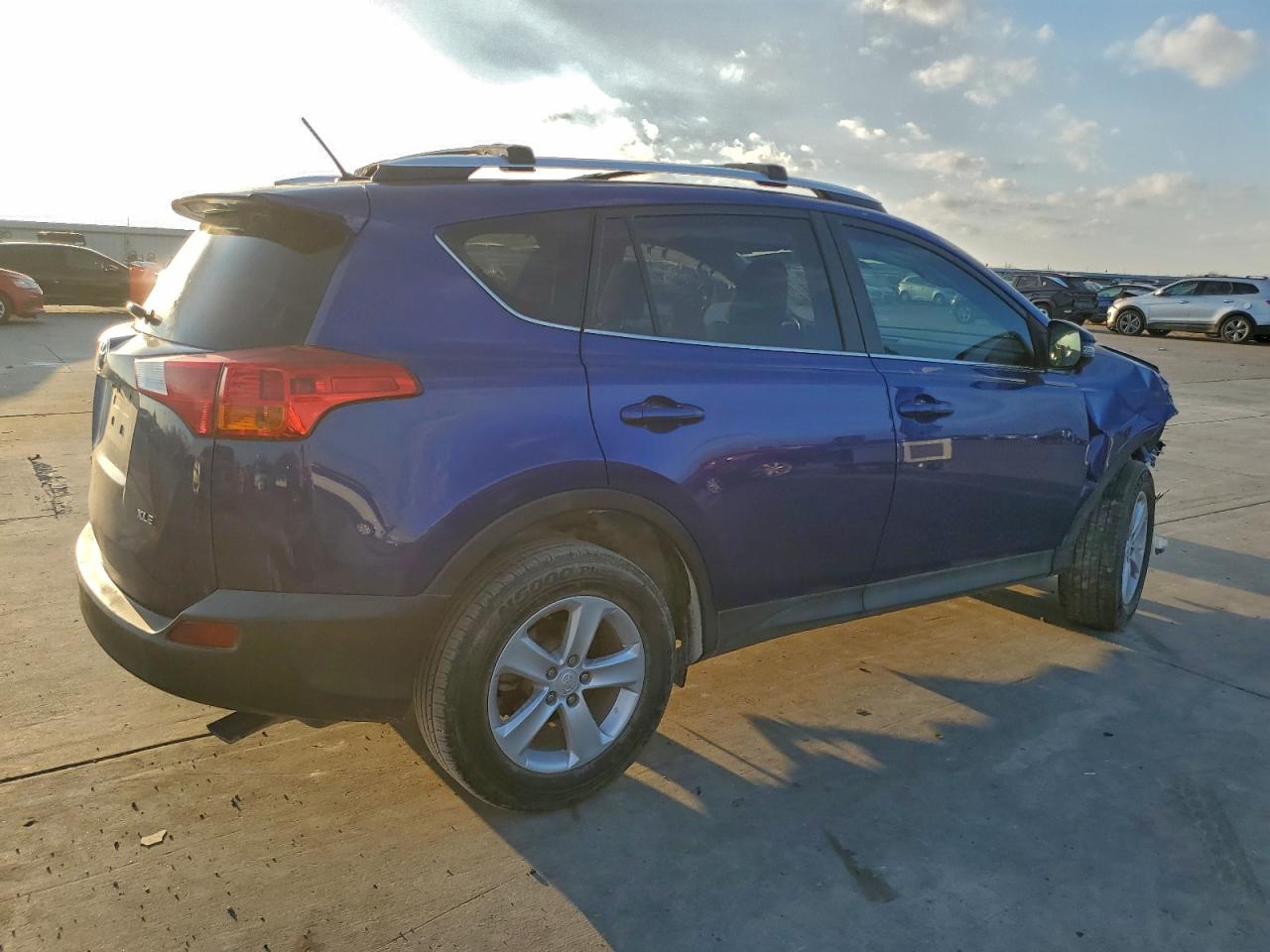 2014 TOYOTA RAV4 XLE photo 3