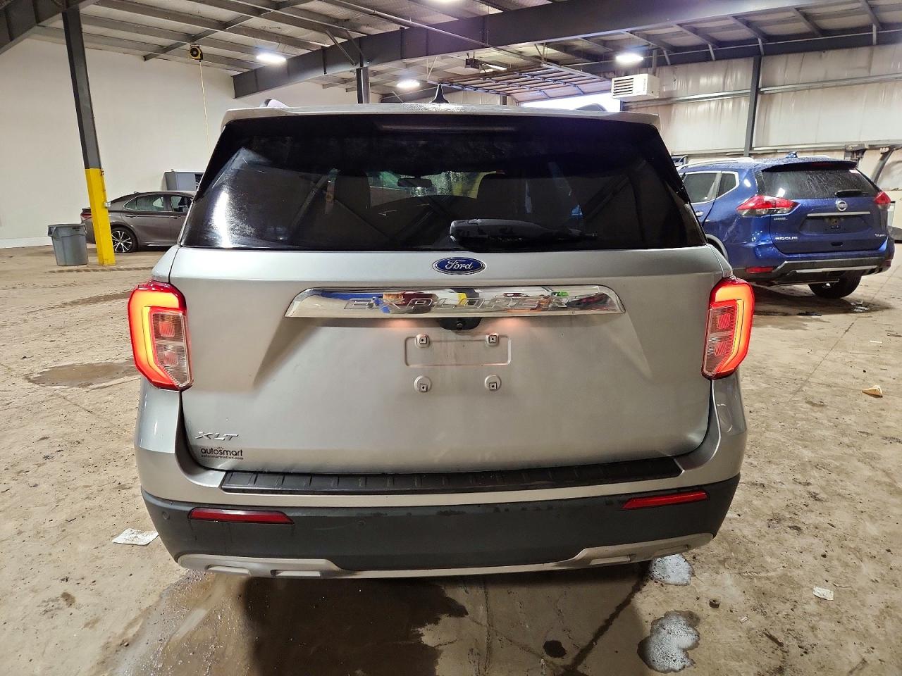 2021 FORD EXPLORER XLT photo 6