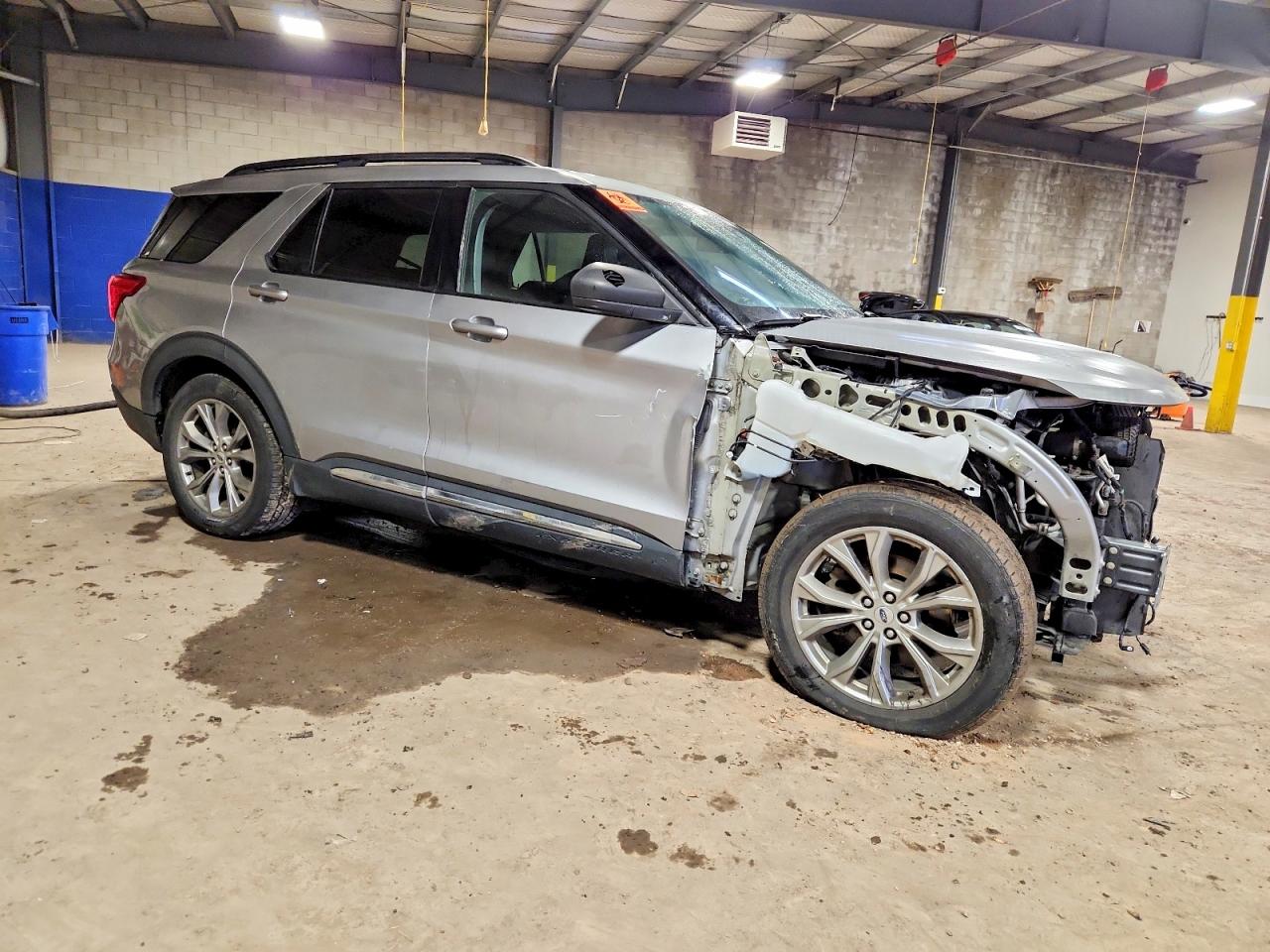 2021 FORD EXPLORER XLT photo 4
