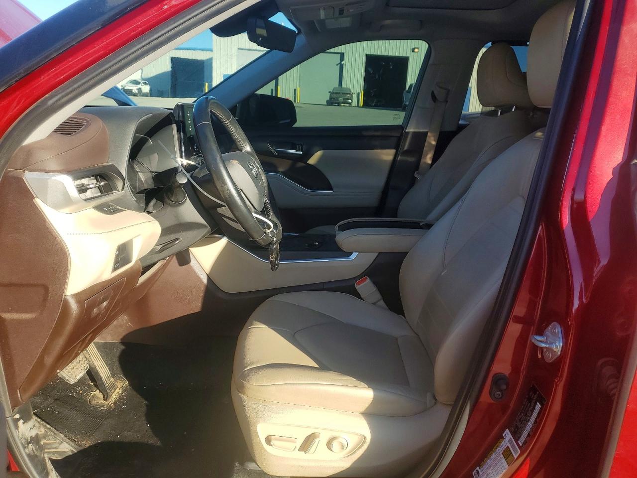 2021 TOYOTA HIGHLANDER XLE photo 7