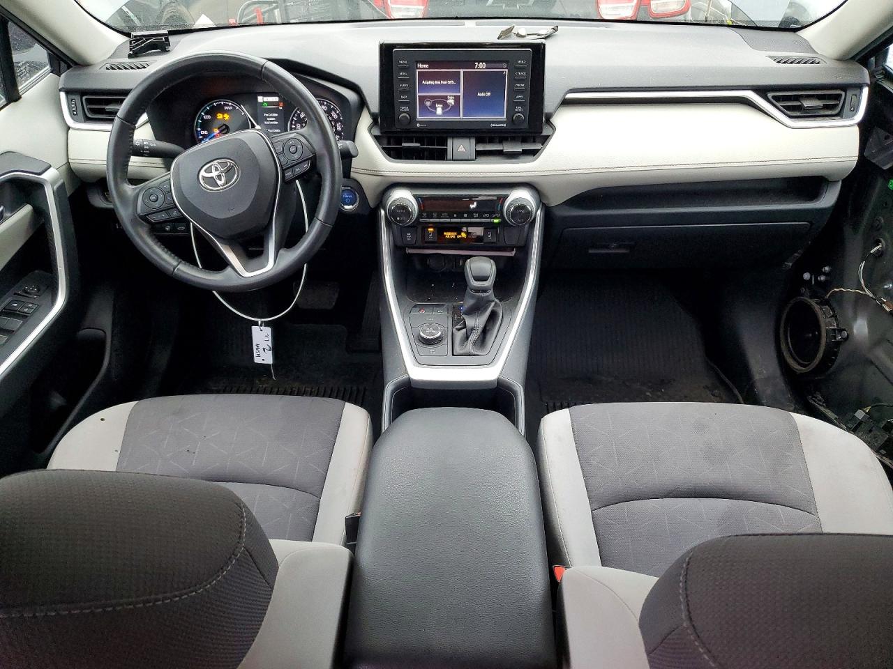 2022 TOYOTA RAV4 XLE photo 8