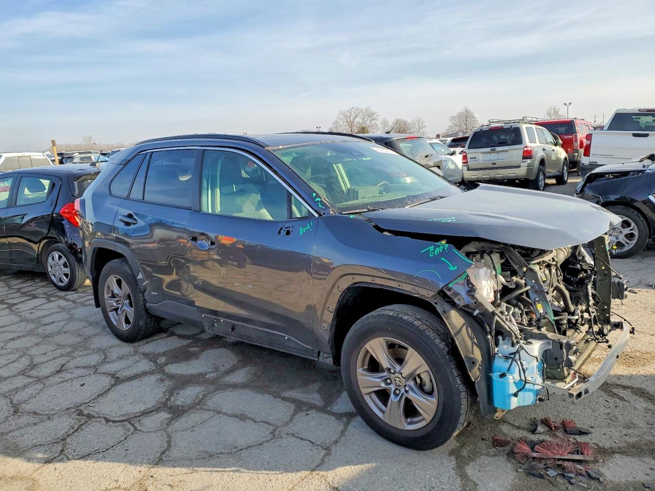 2022 TOYOTA RAV4 XLE photo 4