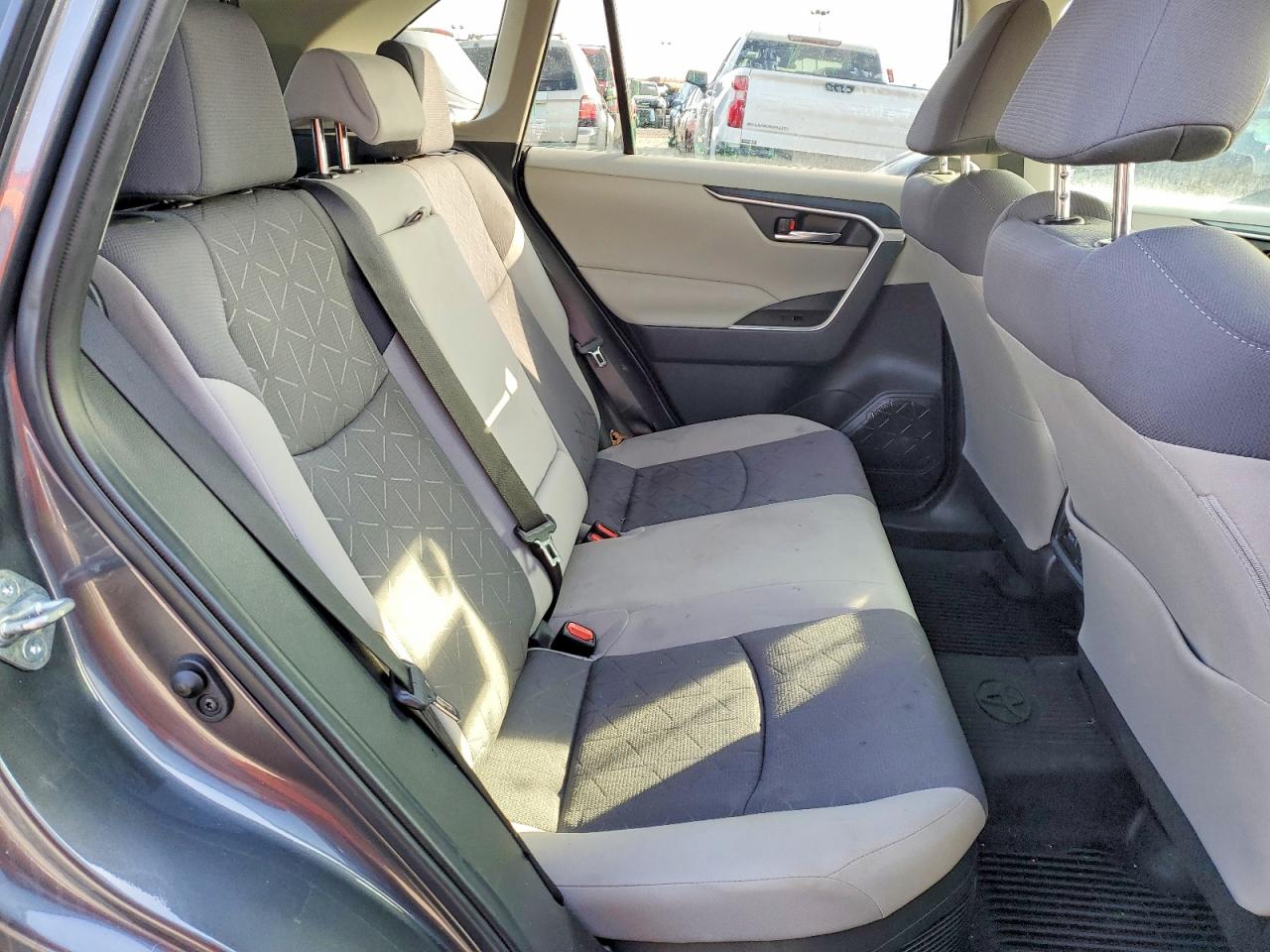 2022 TOYOTA RAV4 XLE photo 10