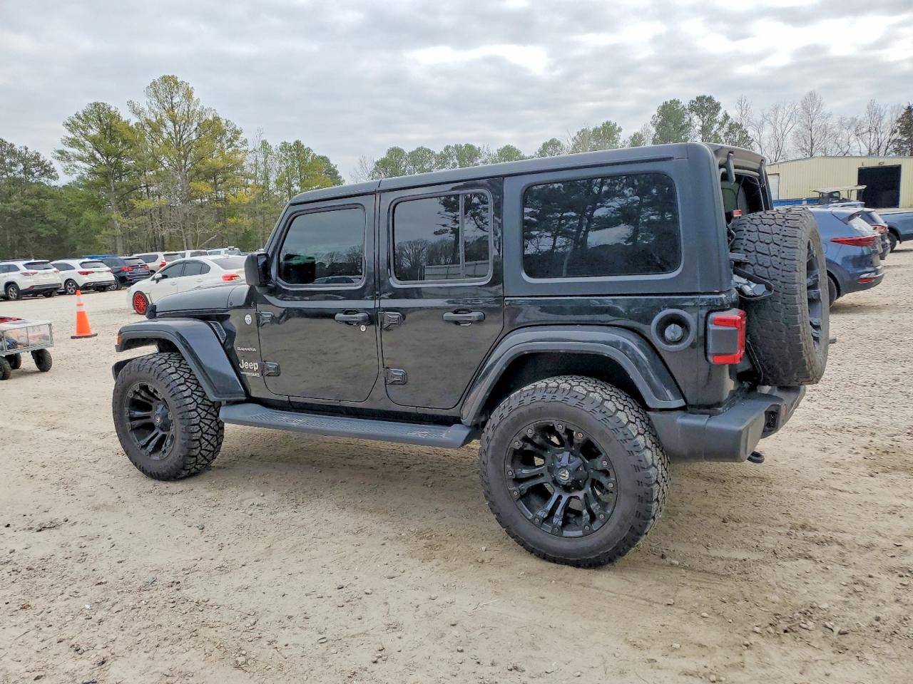 2018 JEEP WRANGLER UNLIMITED SAHARA photo 2