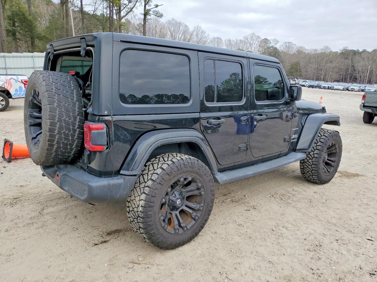 2018 JEEP WRANGLER UNLIMITED SAHARA photo 3