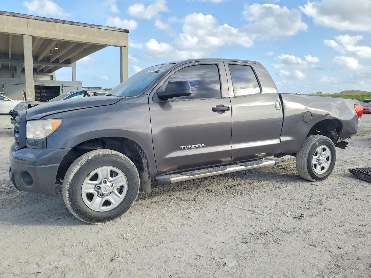 2011 TOYOTA TUNDRA