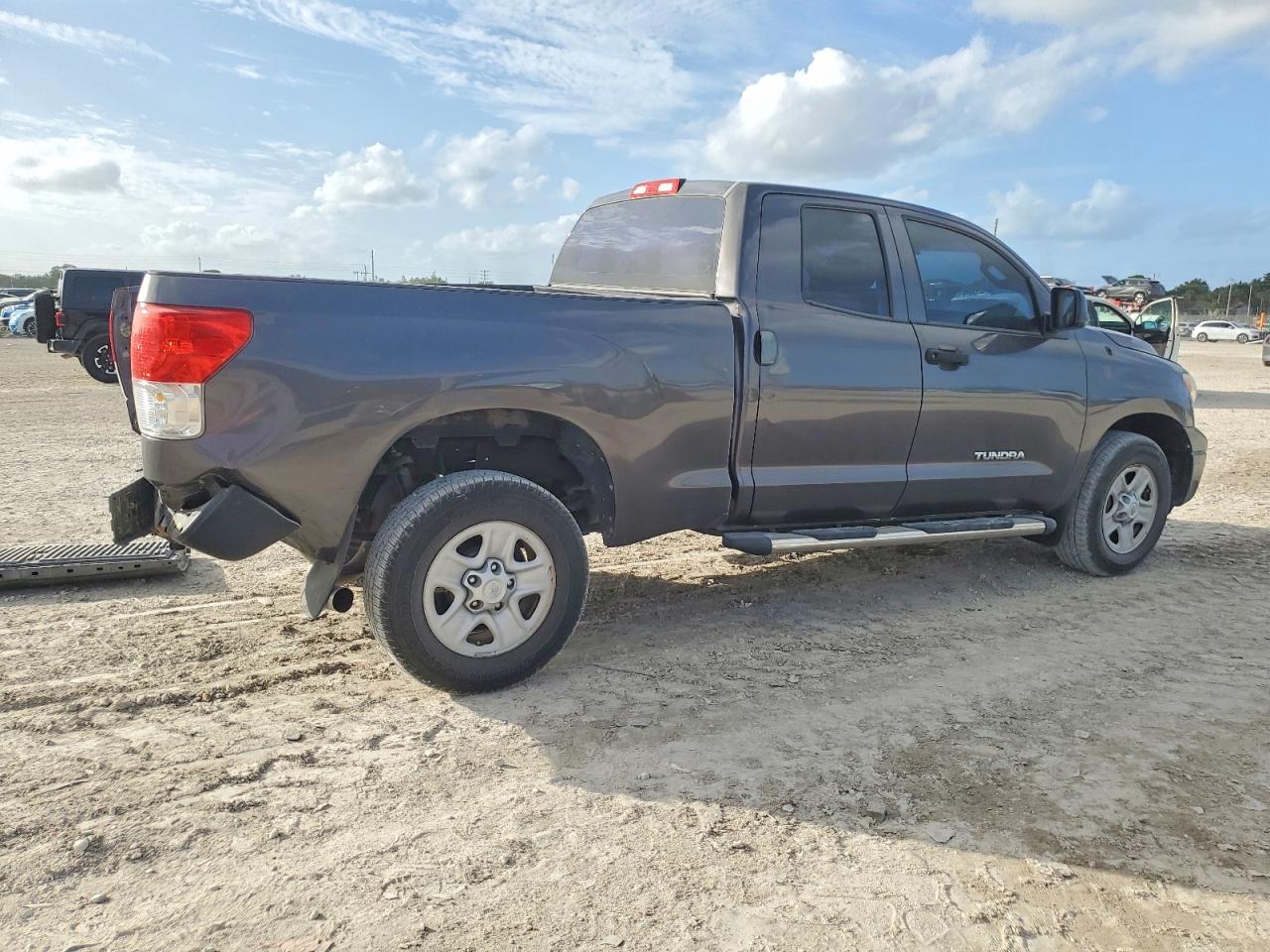2011 TOYOTA TUNDRA photo 3