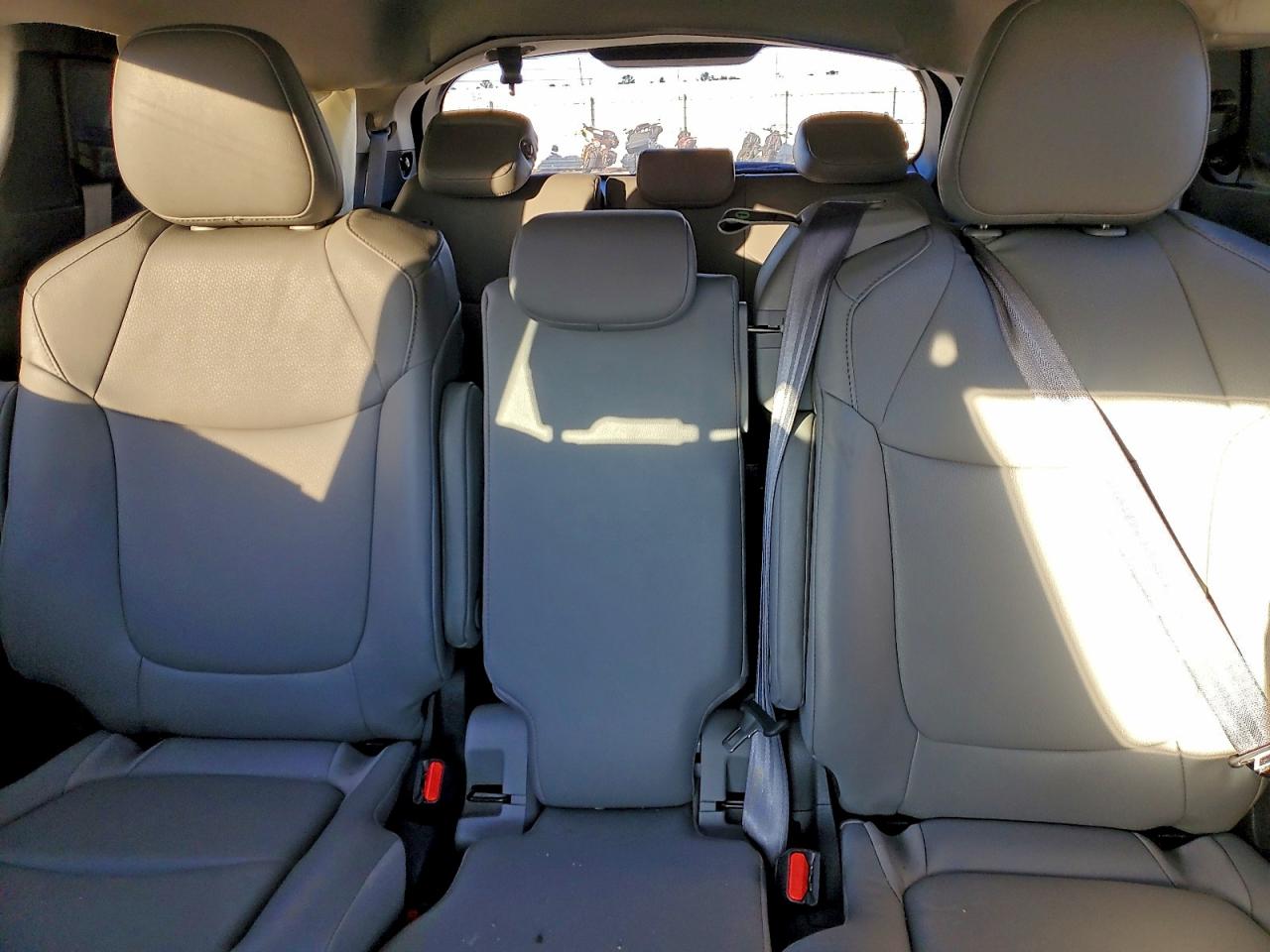 2025 TOYOTA SIENNA XLE photo 10