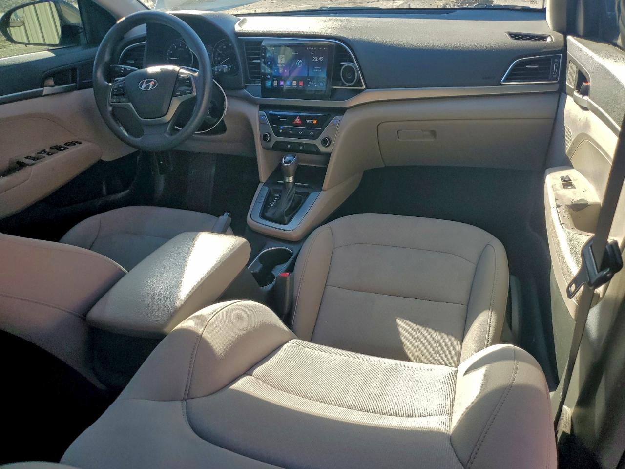 2018 HYUNDAI ELANTRA SE photo 8