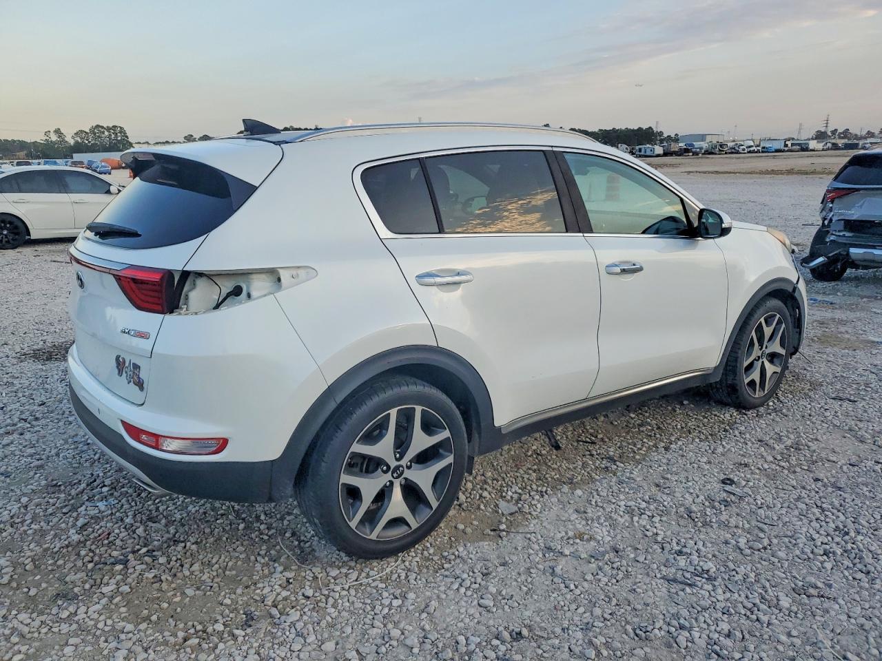 2017 KIA SPORTAGE SX TURBO photo 3