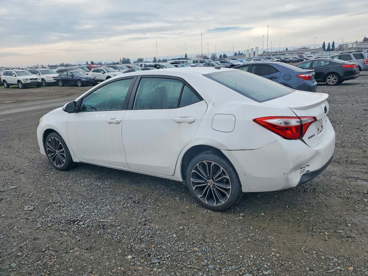 2014 TOYOTA COROLLA L photo 2