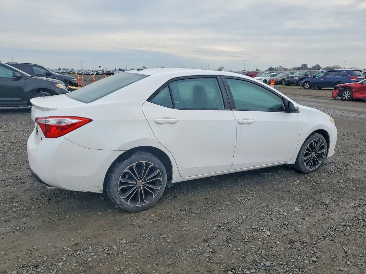 2014 TOYOTA COROLLA L photo 3