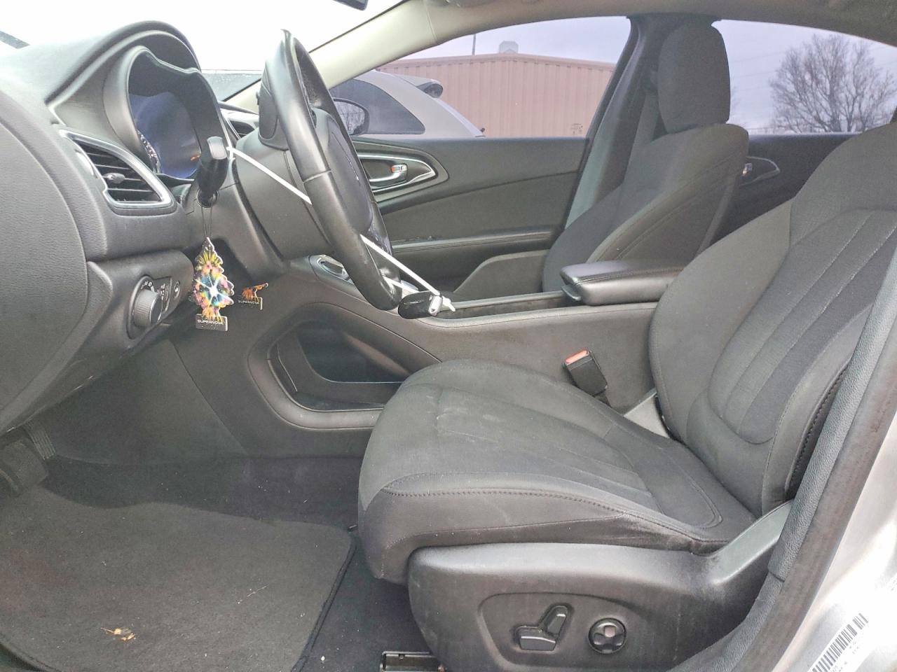 2016 CHRYSLER 200 LX photo 7