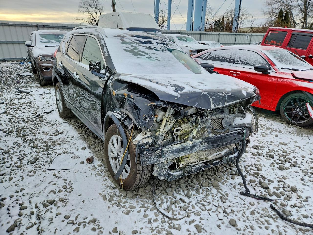 2019 NISSAN ROGUE SV photo 4