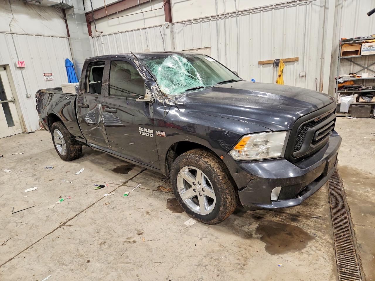 2017 RAM 1500 ST photo 4