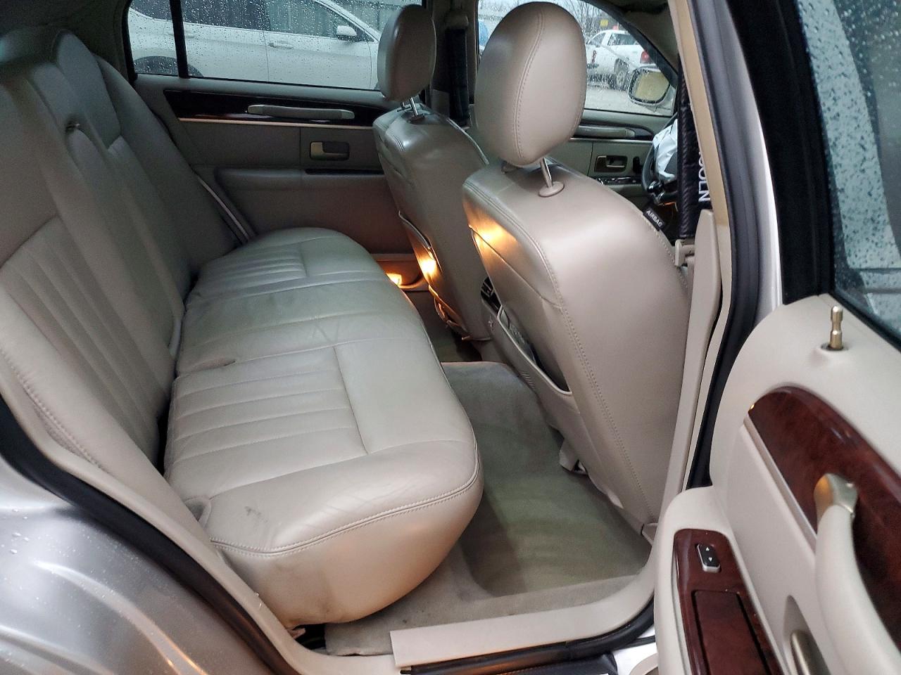 2007 LINCOLN TOWN CAR SIGNATURE photo 10