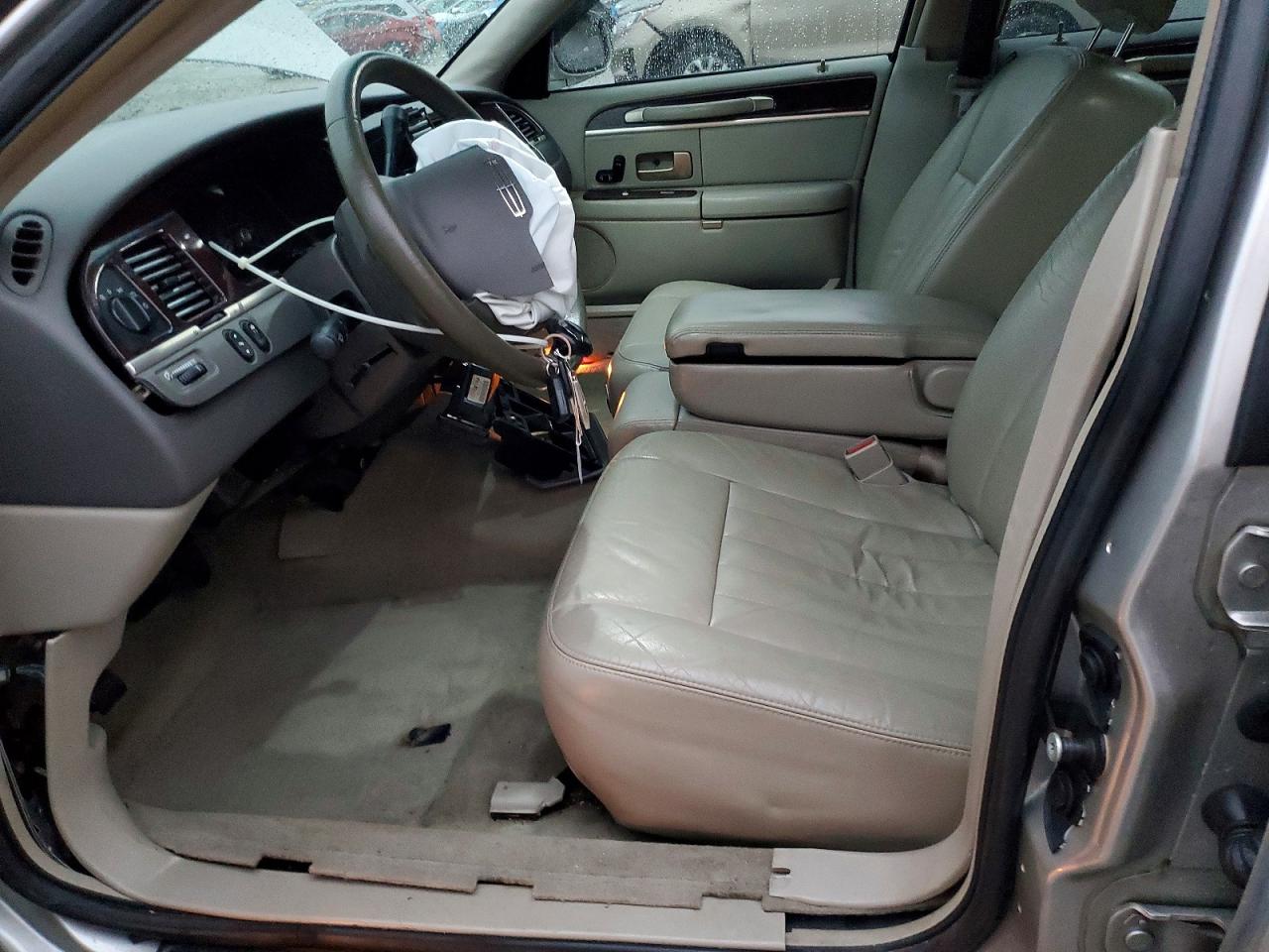 2007 LINCOLN TOWN CAR SIGNATURE photo 7