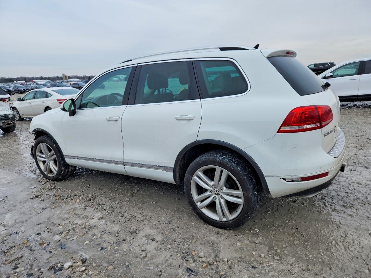 2013 VOLKSWAGEN TOUAREG V6 TDI photo 2