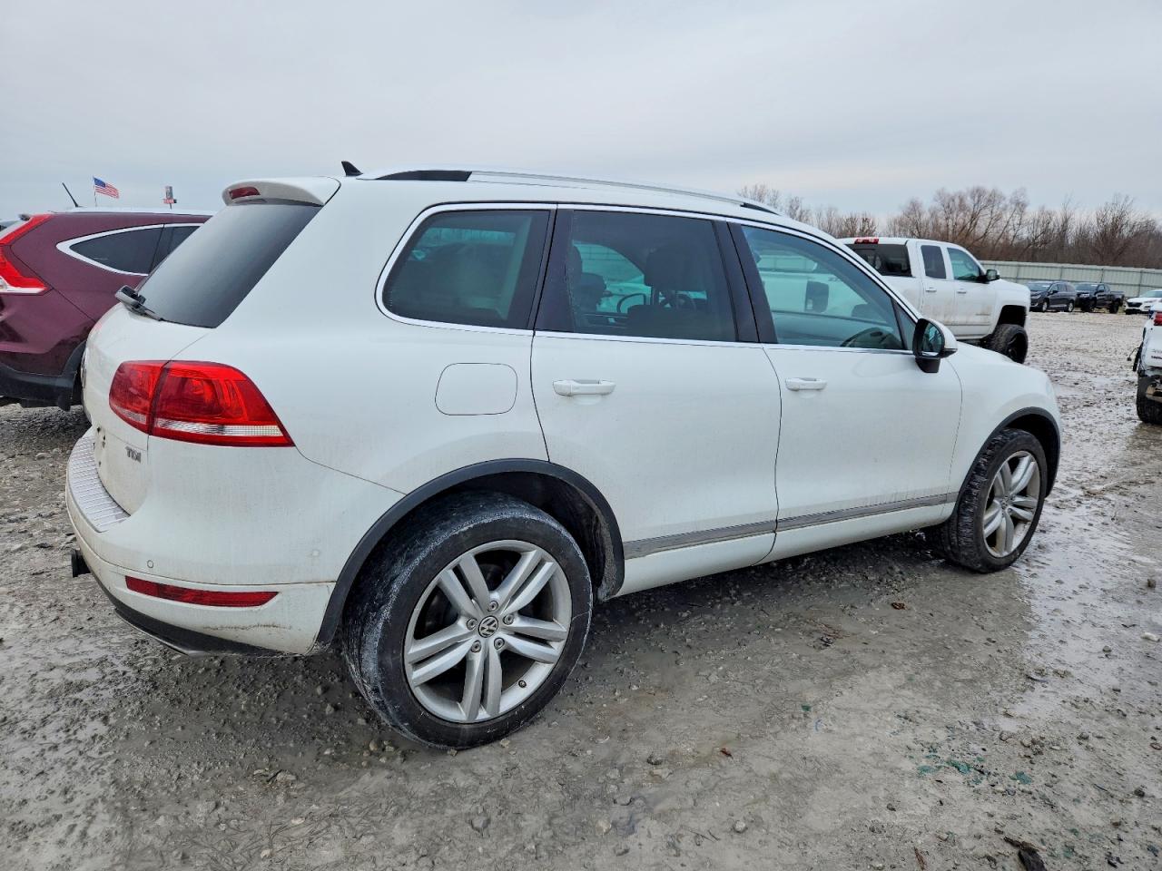 2013 VOLKSWAGEN TOUAREG V6 TDI photo 3