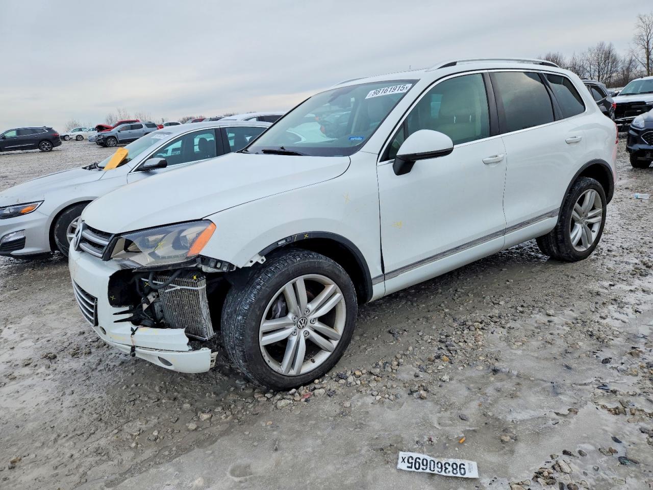 2013 VOLKSWAGEN TOUAREG