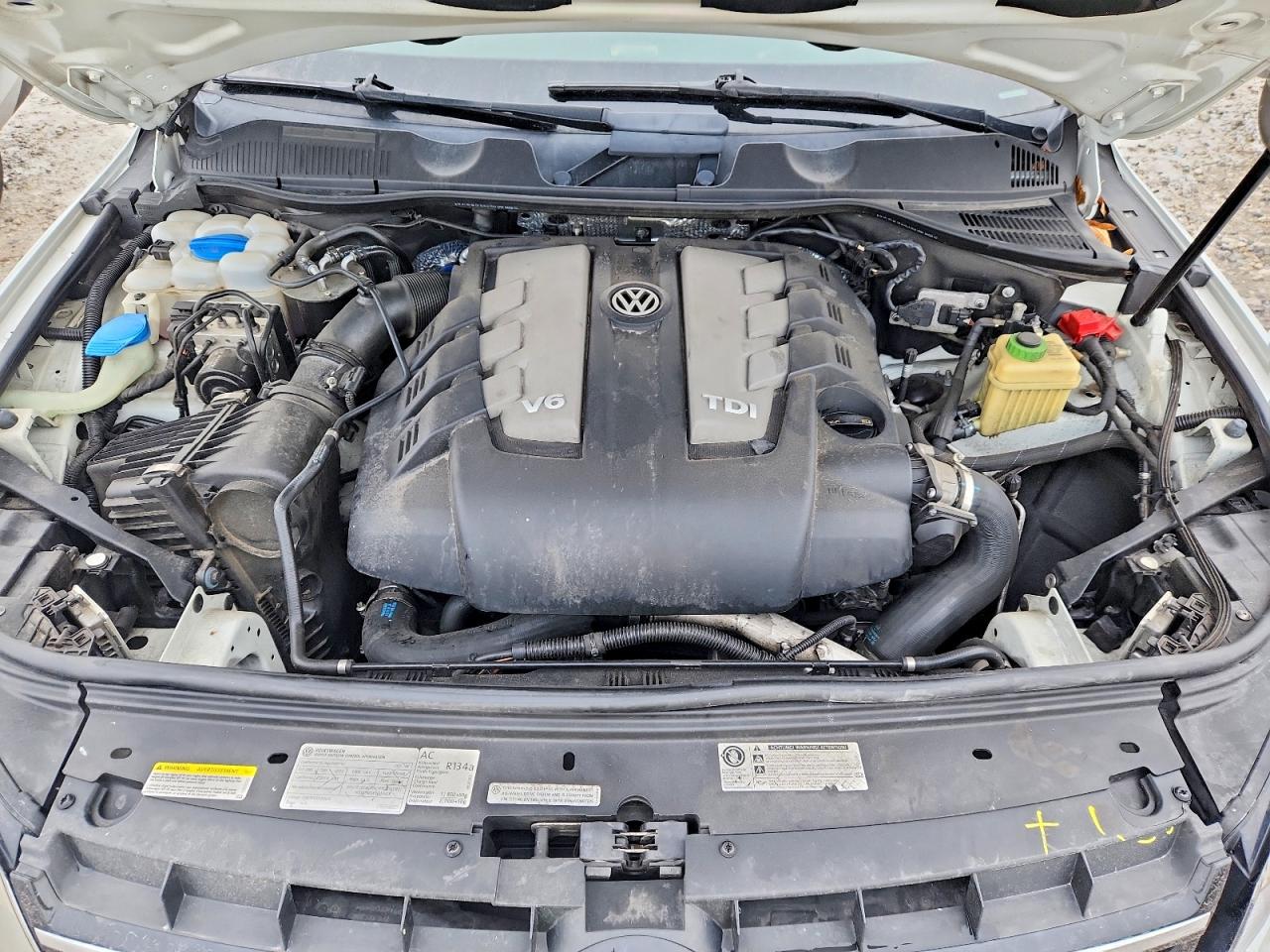 2013 VOLKSWAGEN TOUAREG V6 TDI photo 11