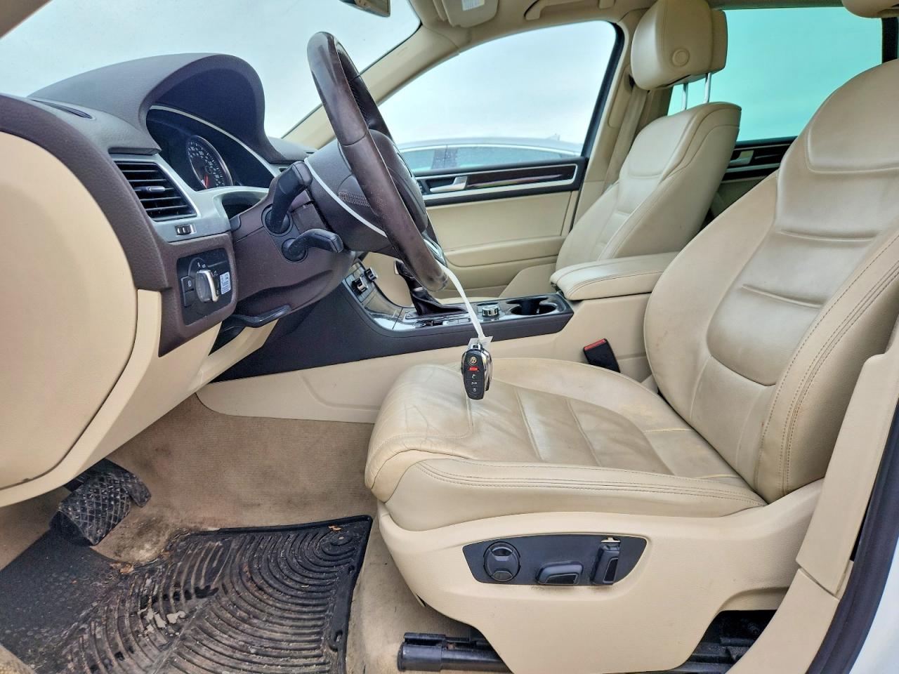 2013 VOLKSWAGEN TOUAREG V6 TDI photo 7