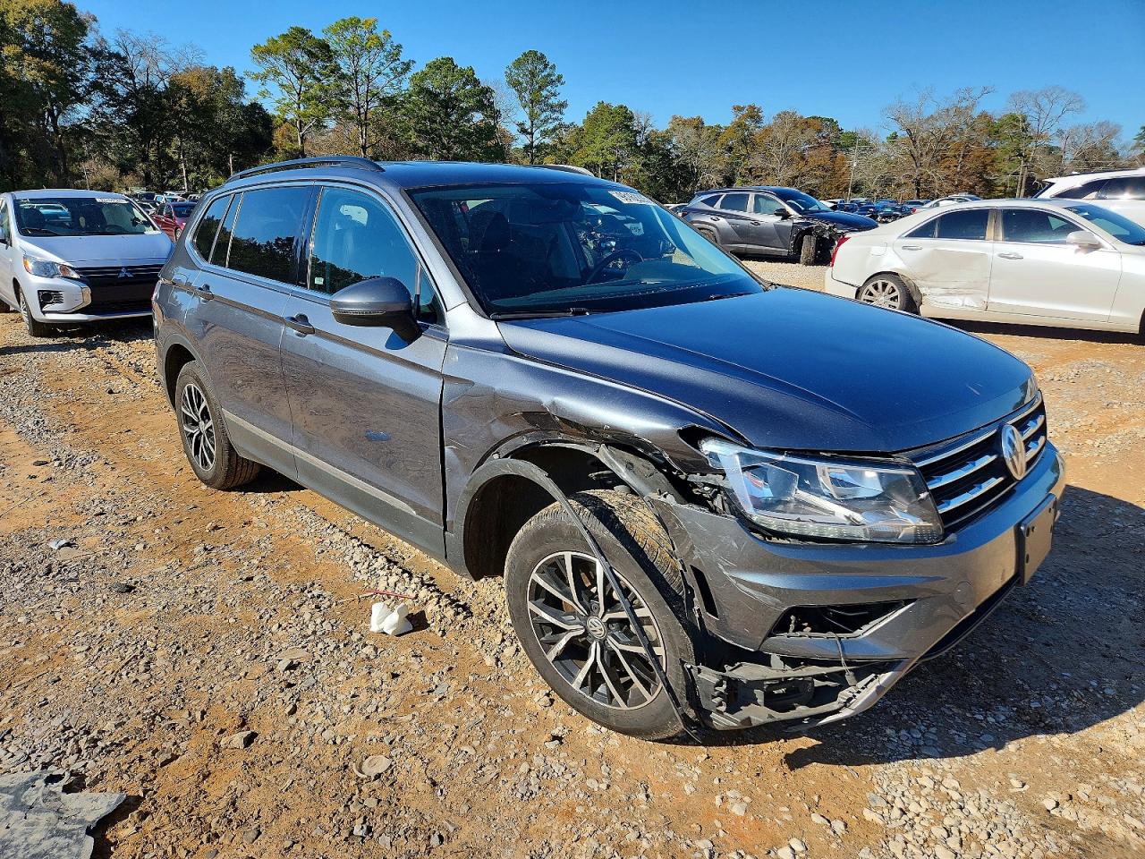 2021 VOLKSWAGEN TIGUAN SE photo 4