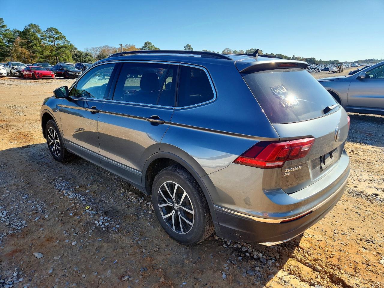 2021 VOLKSWAGEN TIGUAN SE photo 2