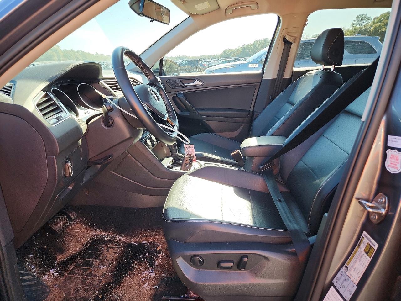 2021 VOLKSWAGEN TIGUAN SE photo 7